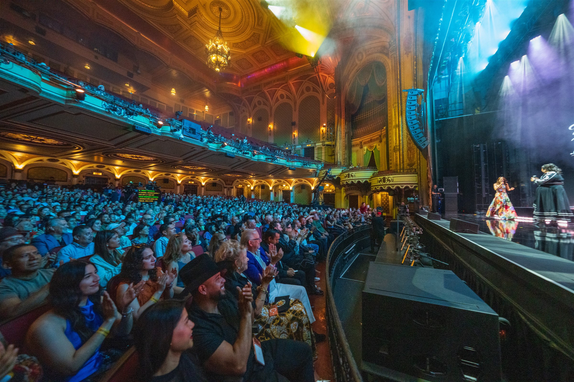 Público durante la semifinal de México Canta 2026 en el Orpheum Theatre de Los Ángeles