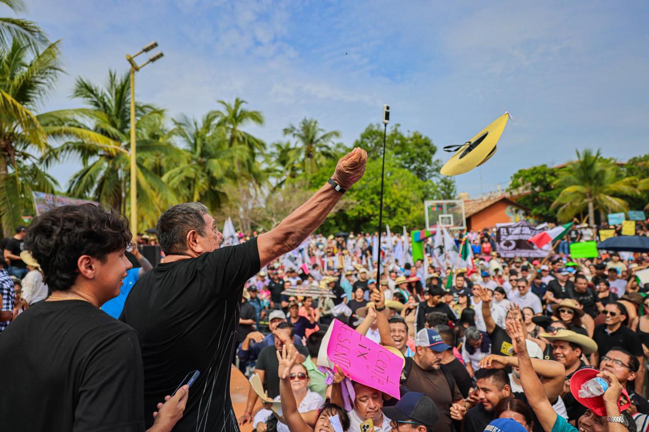 Félix Salgado Macedonio durante una asamblea informativa en Zihuatanejo, Guerrero